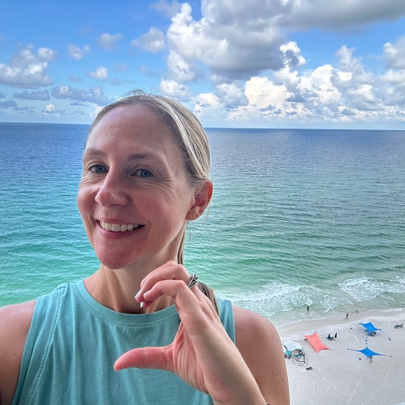 Meet your Posher, Elise - Picture 2 of 2